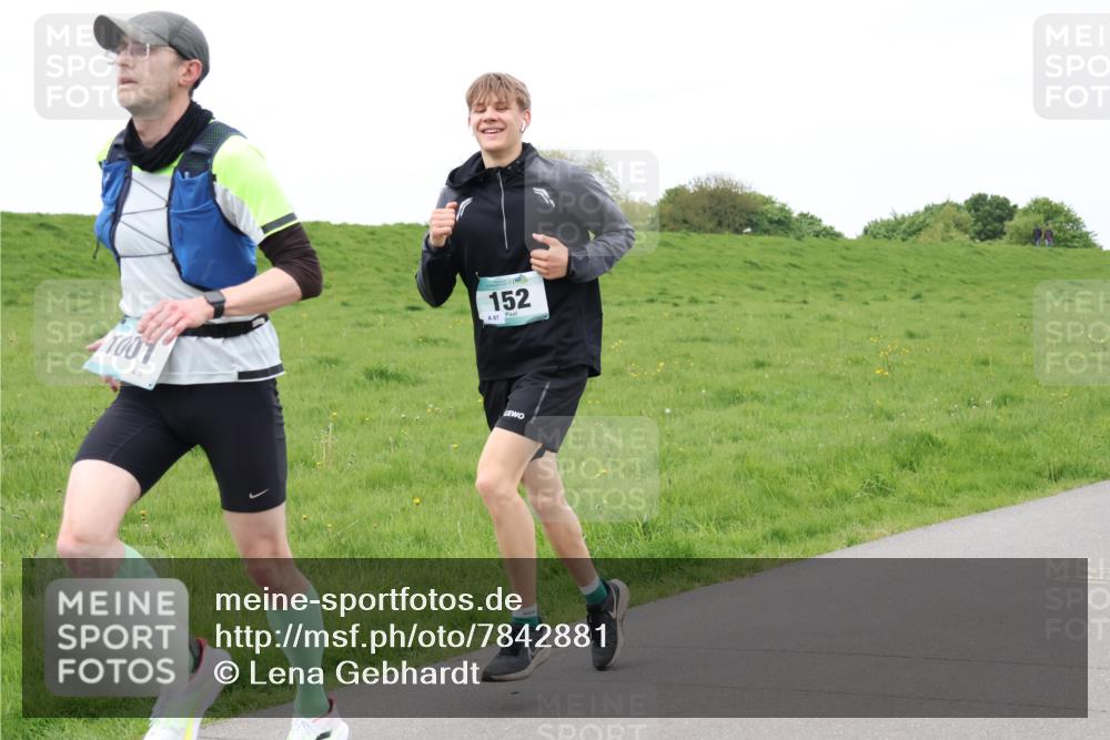 04.05.2025 - 8. Wedeler Halbmarathon Lena Gebhardt http://msf.ph/oto/7842881 04.05.2025 11:31:02 Laufen  meine-sportfotos.de
