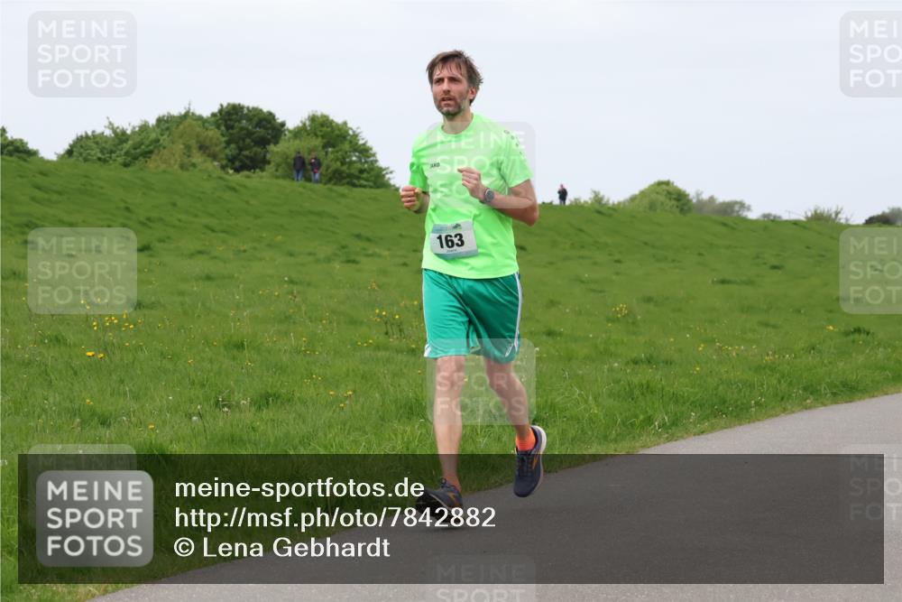 04.05.2025 - 8. Wedeler Halbmarathon Lena Gebhardt http://msf.ph/oto/7842882 04.05.2025 11:31:03 Laufen  meine-sportfotos.de