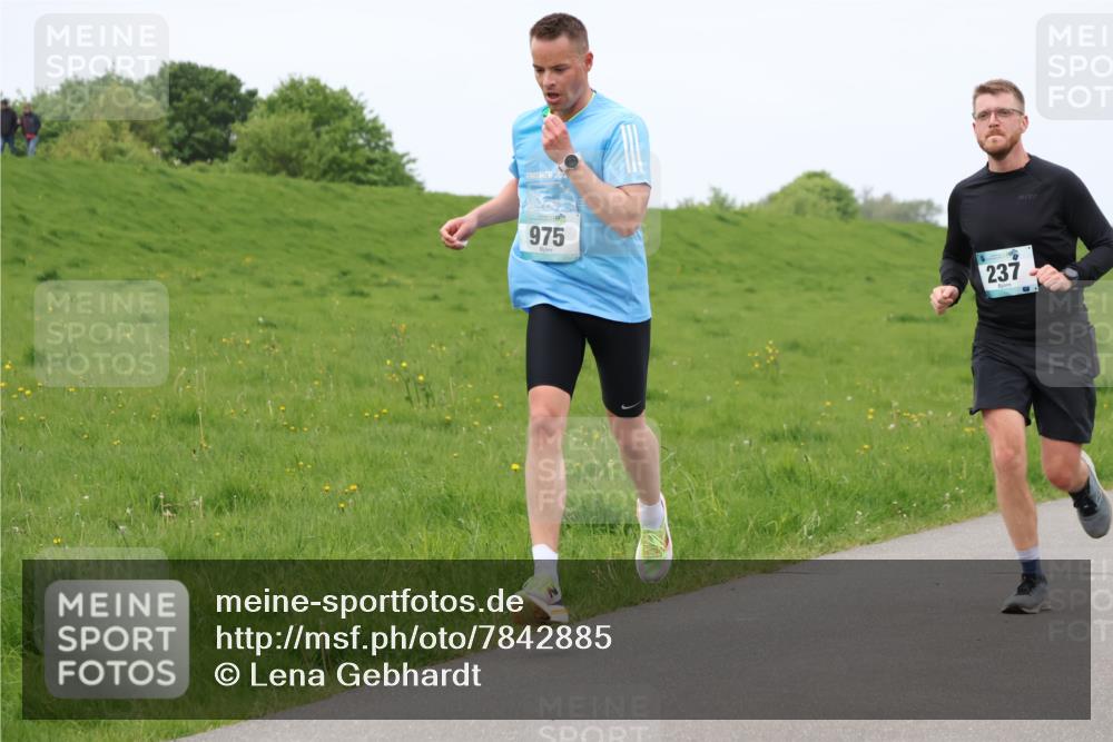 04.05.2025 - 8. Wedeler Halbmarathon Lena Gebhardt http://msf.ph/oto/7842885 04.05.2025 11:31:18 Laufen  meine-sportfotos.de