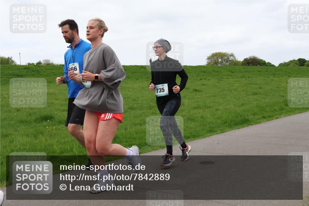04.05.2025 - 8. Wedeler Halbmarathon Lena Gebhardt http://msf.ph/oto/7842889 04.05.2025 11:31:35 Laufen  meine-sportfotos.de