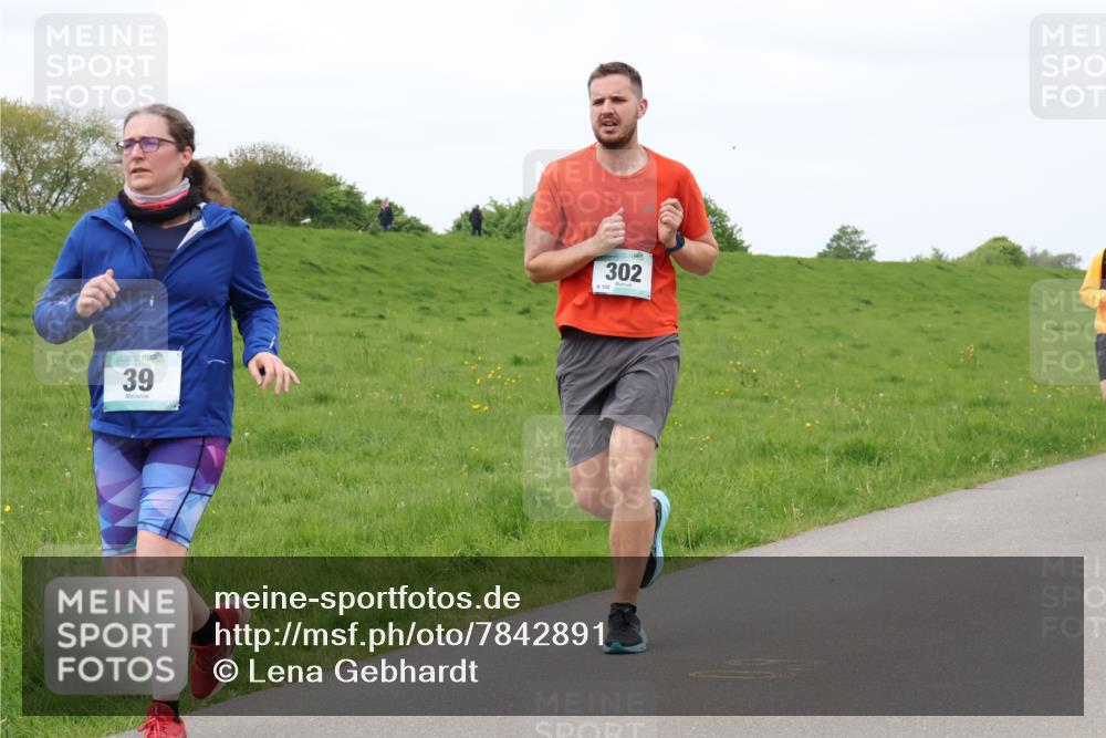 04.05.2025 - 8. Wedeler Halbmarathon Lena Gebhardt http://msf.ph/oto/7842891 04.05.2025 11:32:25 Laufen  meine-sportfotos.de