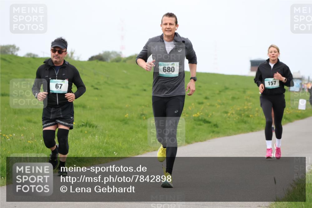 04.05.2025 - 8. Wedeler Halbmarathon Lena Gebhardt http://msf.ph/oto/7842898 04.05.2025 11:32:37 Laufen  meine-sportfotos.de