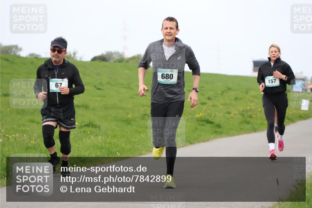 04.05.2025 - 8. Wedeler Halbmarathon Lena Gebhardt http://msf.ph/oto/7842899 04.05.2025 11:32:37 Laufen  meine-sportfotos.de
