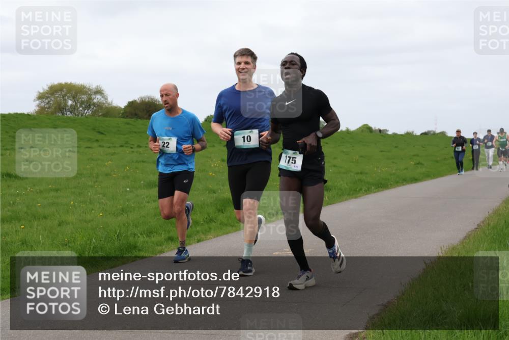 04.05.2025 - 8. Wedeler Halbmarathon Lena Gebhardt http://msf.ph/oto/7842918 04.05.2025 11:34:06 Laufen  meine-sportfotos.de