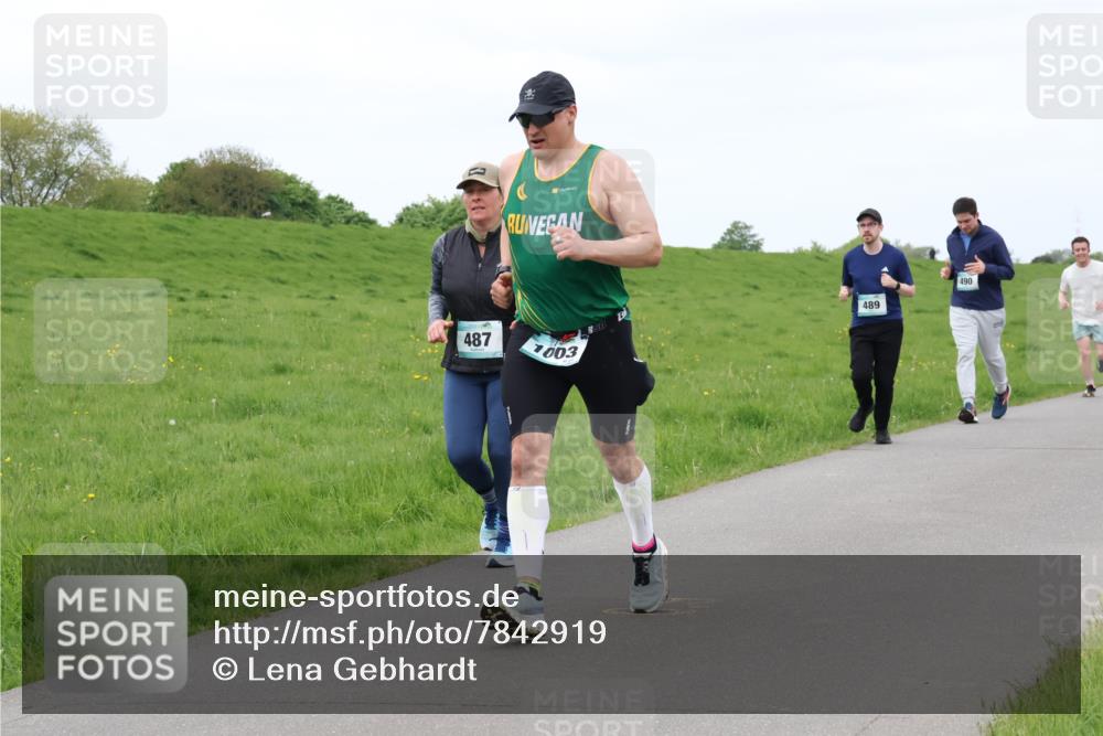 04.05.2025 - 8. Wedeler Halbmarathon Lena Gebhardt http://msf.ph/oto/7842919 04.05.2025 11:34:14 Laufen  meine-sportfotos.de