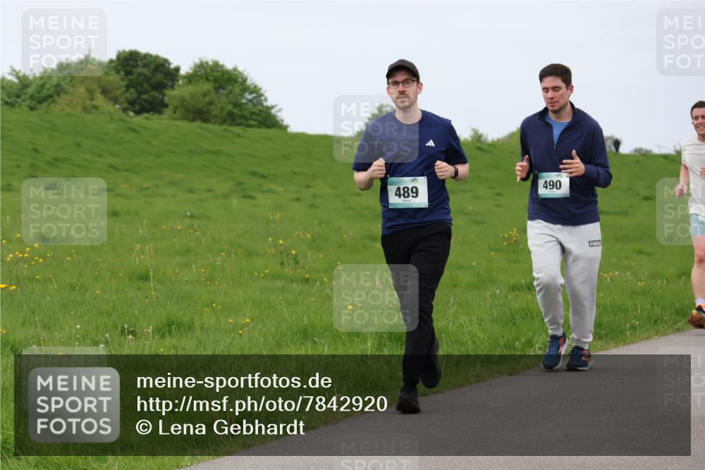 04.05.2025 - 8. Wedeler Halbmarathon Lena Gebhardt http://msf.ph/oto/7842920 04.05.2025 11:34:16 Laufen  meine-sportfotos.de