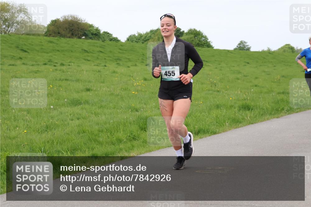 04.05.2025 - 8. Wedeler Halbmarathon Lena Gebhardt http://msf.ph/oto/7842926 04.05.2025 11:34:22 Laufen  meine-sportfotos.de