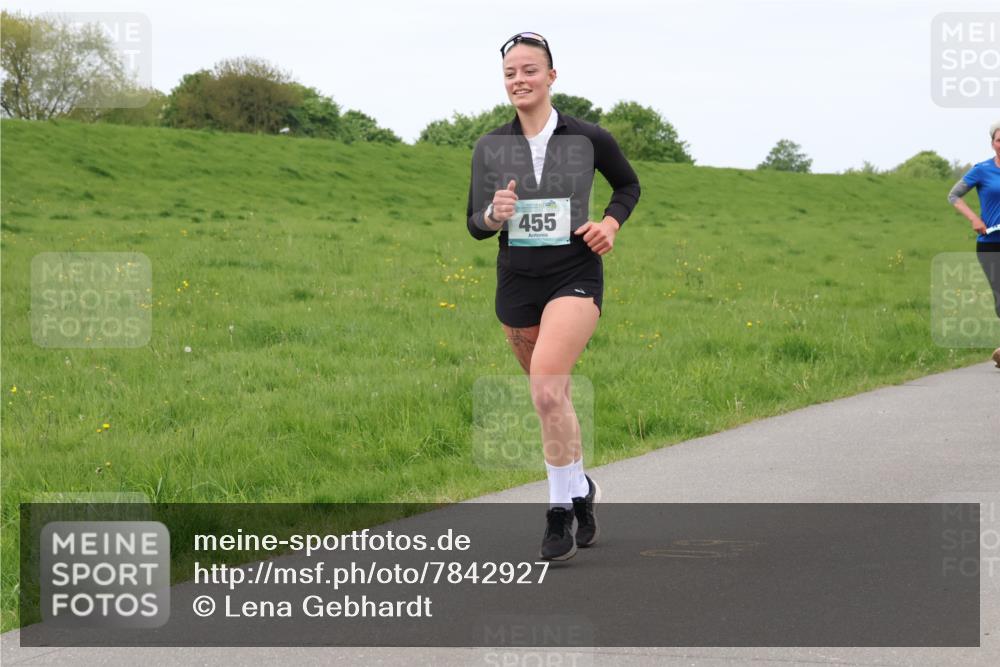 04.05.2025 - 8. Wedeler Halbmarathon Lena Gebhardt http://msf.ph/oto/7842927 04.05.2025 11:34:22 Laufen  meine-sportfotos.de