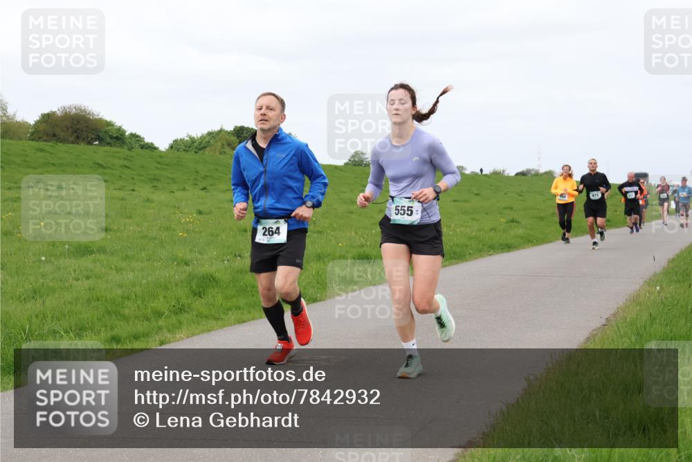 04.05.2025 - 8. Wedeler Halbmarathon Lena Gebhardt http://msf.ph/oto/7842932 04.05.2025 11:34:29 Laufen  meine-sportfotos.de