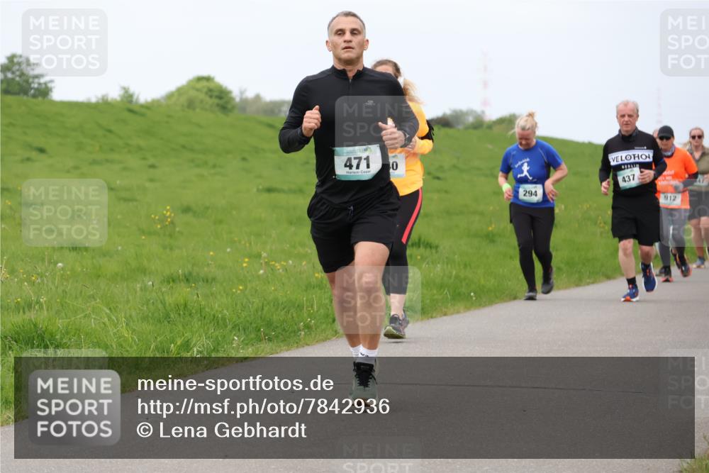 04.05.2025 - 8. Wedeler Halbmarathon Lena Gebhardt http://msf.ph/oto/7842936 04.05.2025 11:34:33 Laufen  meine-sportfotos.de