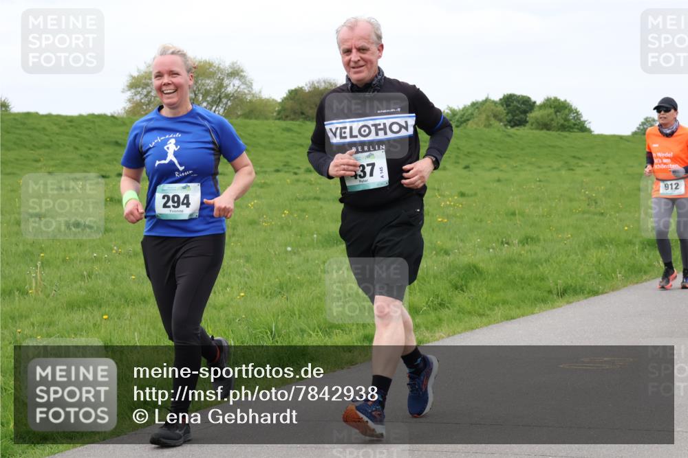 04.05.2025 - 8. Wedeler Halbmarathon Lena Gebhardt http://msf.ph/oto/7842938 04.05.2025 11:34:43 Laufen  meine-sportfotos.de