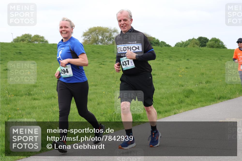 04.05.2025 - 8. Wedeler Halbmarathon Lena Gebhardt http://msf.ph/oto/7842939 04.05.2025 11:34:43 Laufen  meine-sportfotos.de
