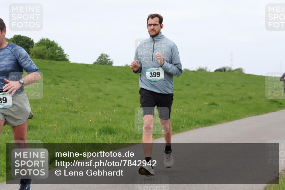 04.05.2025 - 8. Wedeler Halbmarathon Lena Gebhardt http://msf.ph/oto/7842942 04.05.2025 11:35:18 Laufen  meine-sportfotos.de