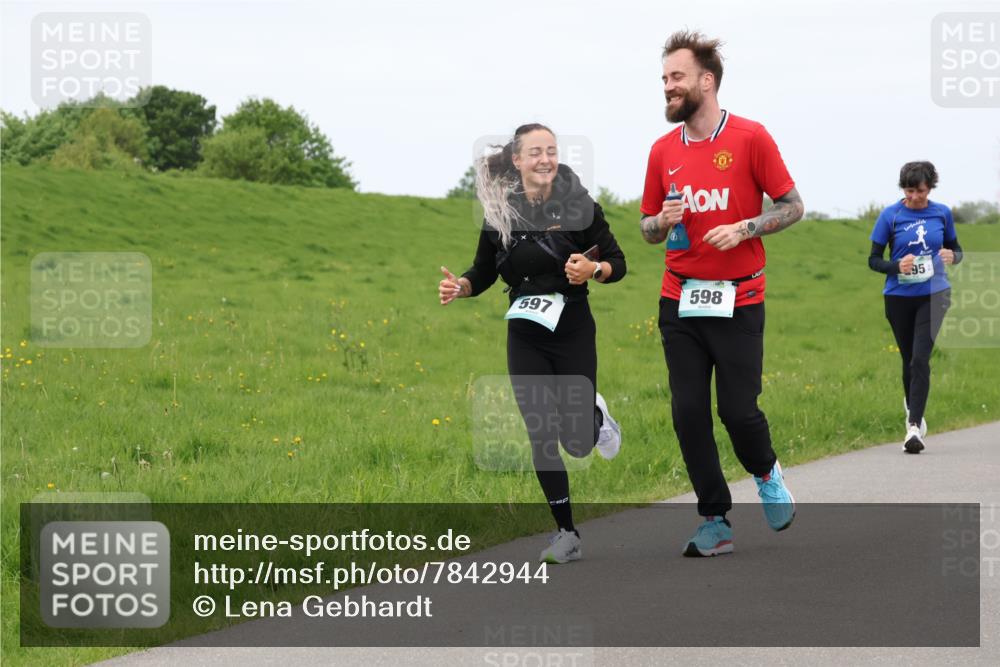 04.05.2025 - 8. Wedeler Halbmarathon Lena Gebhardt http://msf.ph/oto/7842944 04.05.2025 11:35:42 Laufen  meine-sportfotos.de