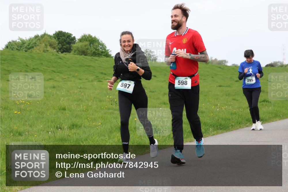 04.05.2025 - 8. Wedeler Halbmarathon Lena Gebhardt http://msf.ph/oto/7842945 04.05.2025 11:35:43 Laufen  meine-sportfotos.de
