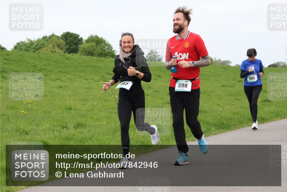 04.05.2025 - 8. Wedeler Halbmarathon Lena Gebhardt http://msf.ph/oto/7842946 04.05.2025 11:35:43 Laufen  meine-sportfotos.de