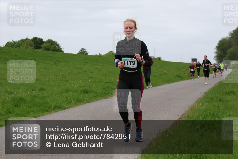 04.05.2025 - 8. Wedeler Halbmarathon Lena Gebhardt http://msf.ph/oto/7842951 04.05.2025 11:35:50 Laufen  meine-sportfotos.de