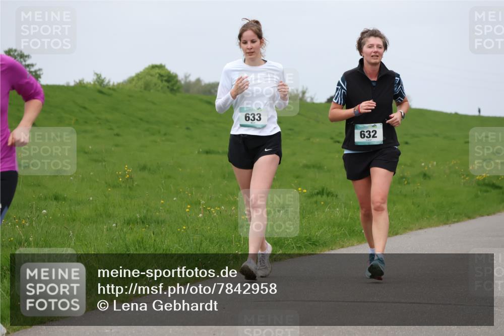 04.05.2025 - 8. Wedeler Halbmarathon Lena Gebhardt http://msf.ph/oto/7842958 04.05.2025 11:37:26 Laufen  meine-sportfotos.de