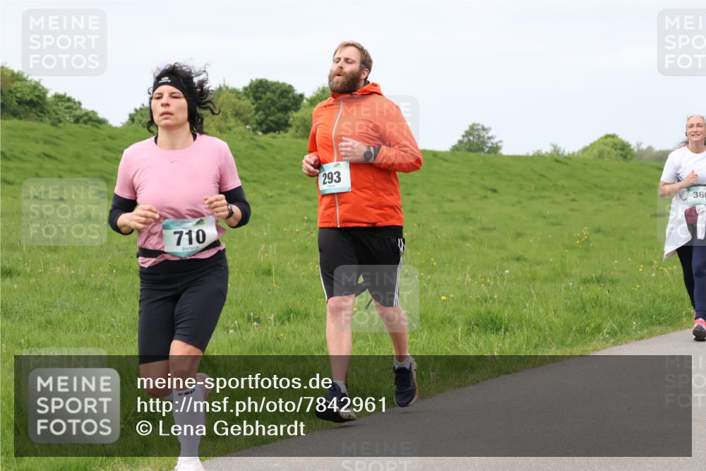 04.05.2025 - 8. Wedeler Halbmarathon Lena Gebhardt http://msf.ph/oto/7842961 04.05.2025 11:38:45 Laufen  meine-sportfotos.de