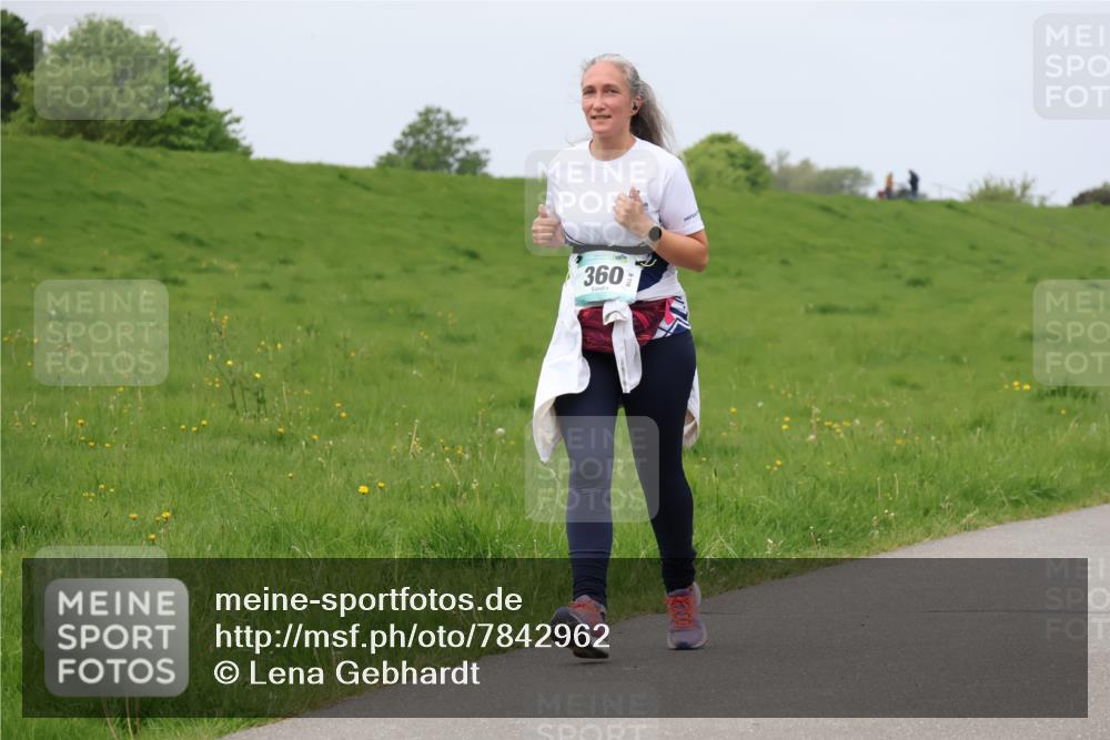 04.05.2025 - 8. Wedeler Halbmarathon Lena Gebhardt http://msf.ph/oto/7842962 04.05.2025 11:38:47 Laufen  meine-sportfotos.de