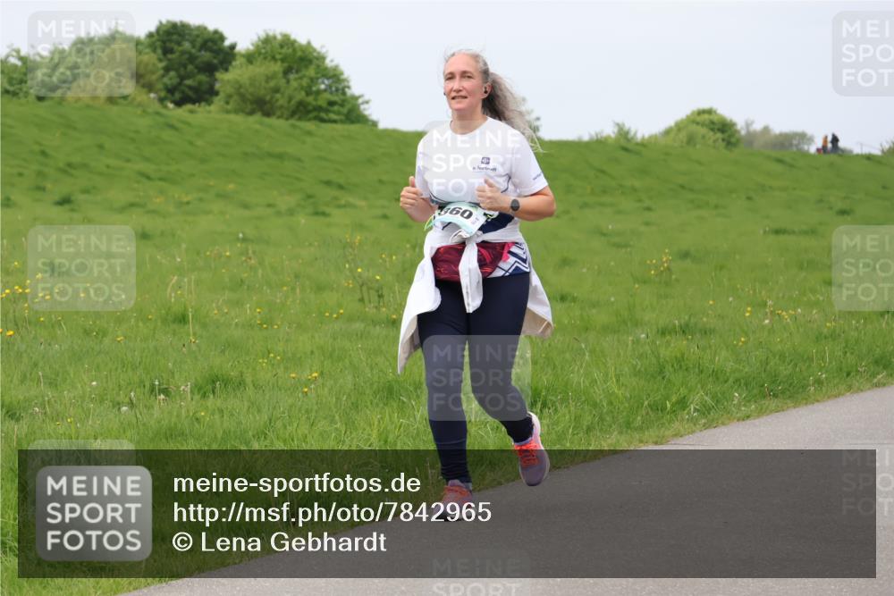 04.05.2025 - 8. Wedeler Halbmarathon Lena Gebhardt http://msf.ph/oto/7842965 04.05.2025 11:38:48 Laufen  meine-sportfotos.de