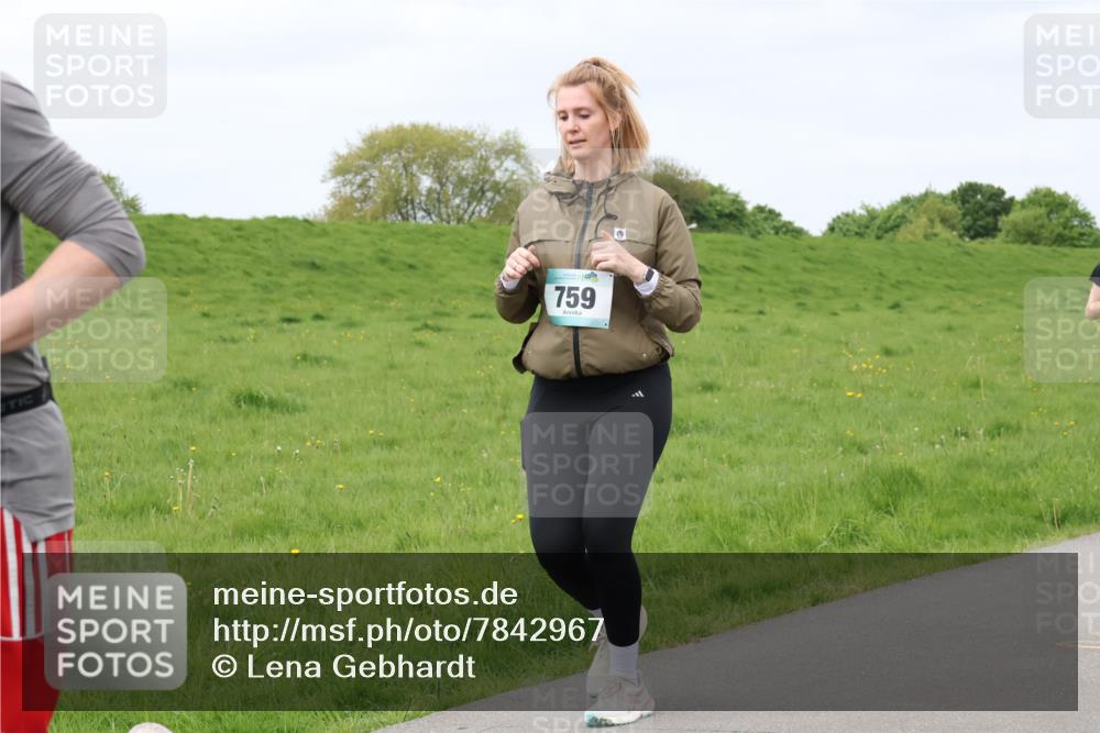 04.05.2025 - 8. Wedeler Halbmarathon Lena Gebhardt http://msf.ph/oto/7842967 04.05.2025 11:39:00 Laufen  meine-sportfotos.de