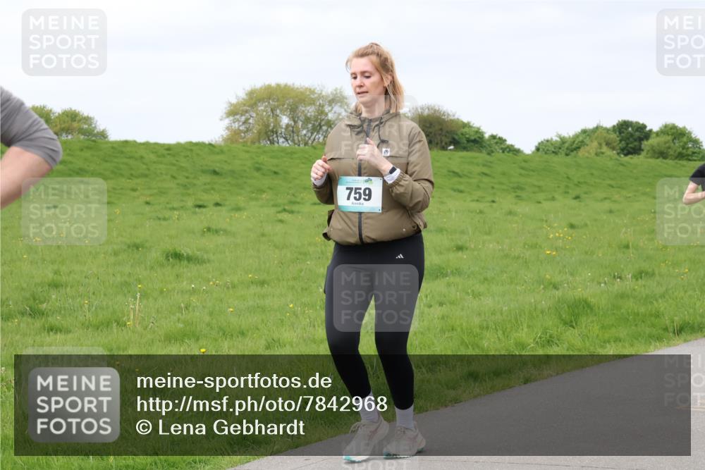 04.05.2025 - 8. Wedeler Halbmarathon Lena Gebhardt http://msf.ph/oto/7842968 04.05.2025 11:39:00 Laufen  meine-sportfotos.de