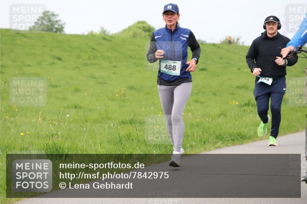 04.05.2025 - 8. Wedeler Halbmarathon Lena Gebhardt http://msf.ph/oto/7842975 04.05.2025 11:39:14 Laufen  meine-sportfotos.de