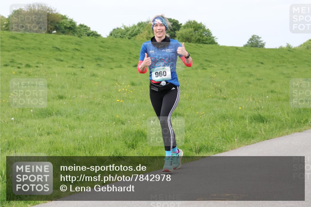 04.05.2025 - 8. Wedeler Halbmarathon Lena Gebhardt http://msf.ph/oto/7842978 04.05.2025 11:39:44 Laufen  meine-sportfotos.de