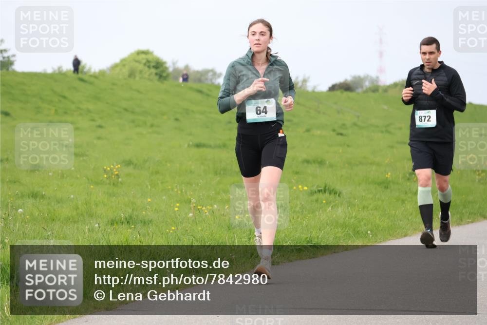 04.05.2025 - 8. Wedeler Halbmarathon Lena Gebhardt http://msf.ph/oto/7842980 04.05.2025 11:41:15 Laufen  meine-sportfotos.de