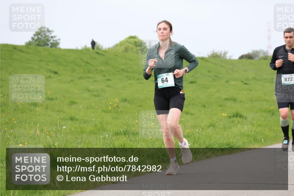 04.05.2025 - 8. Wedeler Halbmarathon Lena Gebhardt http://msf.ph/oto/7842982 04.05.2025 11:41:16 Laufen  meine-sportfotos.de