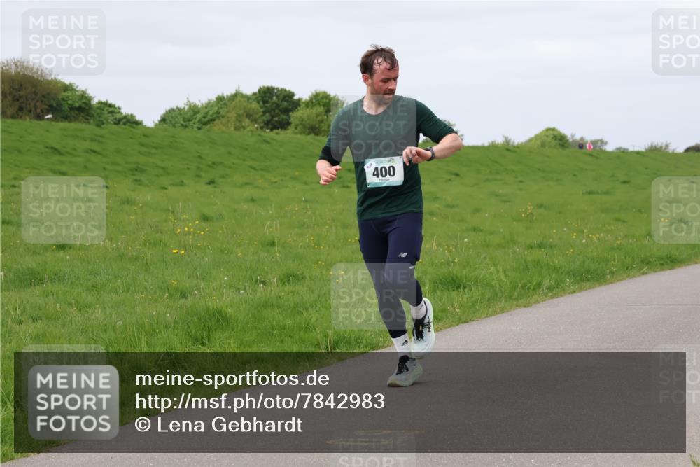 04.05.2025 - 8. Wedeler Halbmarathon Lena Gebhardt http://msf.ph/oto/7842983 04.05.2025 11:41:32 Laufen  meine-sportfotos.de