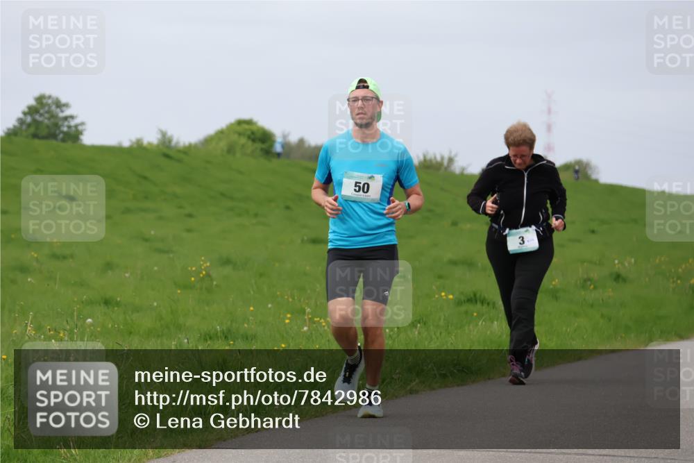04.05.2025 - 8. Wedeler Halbmarathon Lena Gebhardt http://msf.ph/oto/7842986 04.05.2025 11:42:12 Laufen  meine-sportfotos.de
