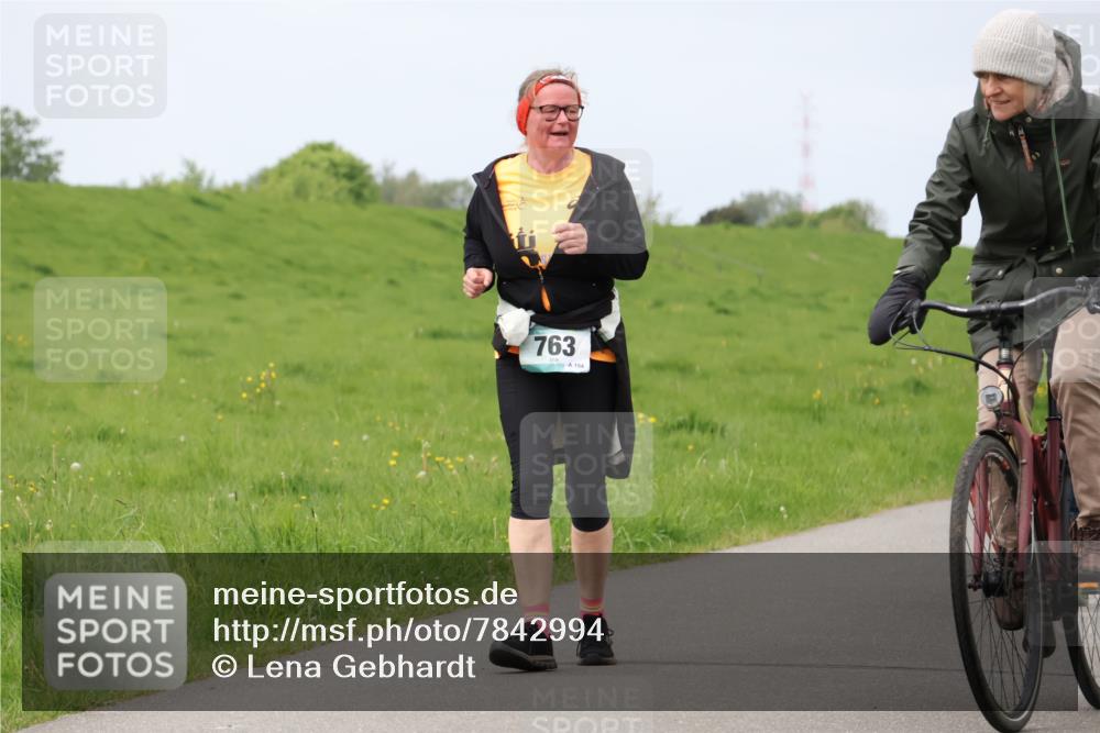 04.05.2025 - 8. Wedeler Halbmarathon Lena Gebhardt http://msf.ph/oto/7842994 04.05.2025 11:42:34 Laufen  meine-sportfotos.de