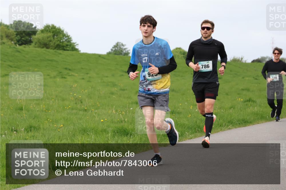 04.05.2025 - 8. Wedeler Halbmarathon Lena Gebhardt http://msf.ph/oto/7843006 04.05.2025 11:44:13 Laufen  meine-sportfotos.de
