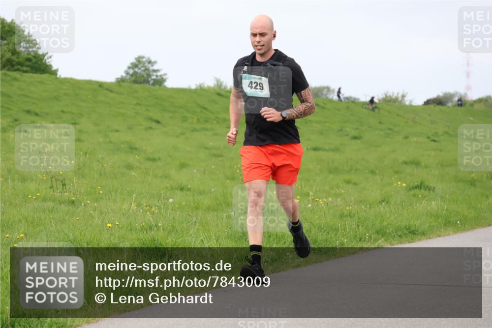 04.05.2025 - 8. Wedeler Halbmarathon Lena Gebhardt http://msf.ph/oto/7843009 04.05.2025 11:44:27 Laufen  meine-sportfotos.de