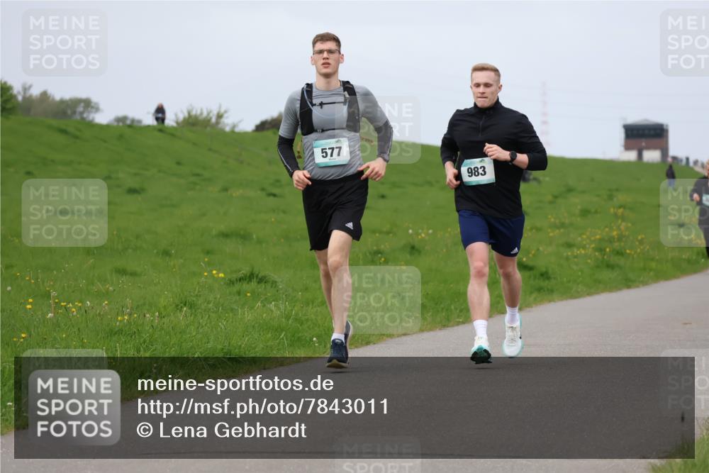 04.05.2025 - 8. Wedeler Halbmarathon Lena Gebhardt http://msf.ph/oto/7843011 04.05.2025 11:44:47 Laufen  meine-sportfotos.de