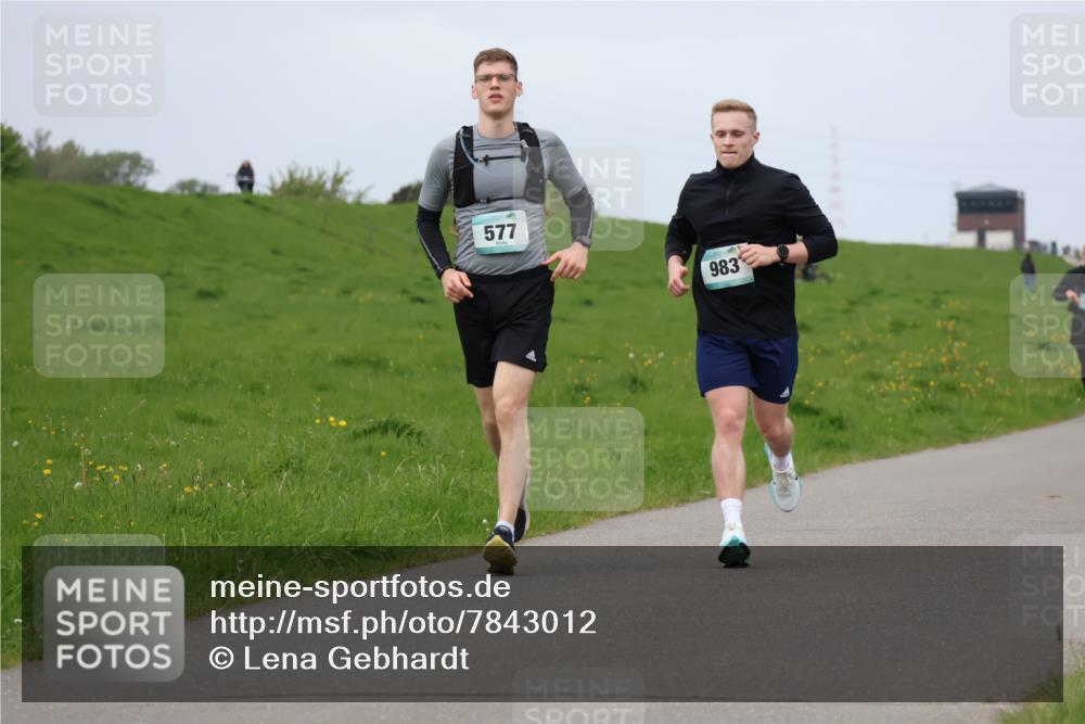 04.05.2025 - 8. Wedeler Halbmarathon Lena Gebhardt http://msf.ph/oto/7843012 04.05.2025 11:44:47 Laufen  meine-sportfotos.de