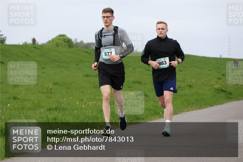 04.05.2025 - 8. Wedeler Halbmarathon Lena Gebhardt http://msf.ph/oto/7843013 04.05.2025 11:44:48 Laufen  meine-sportfotos.de