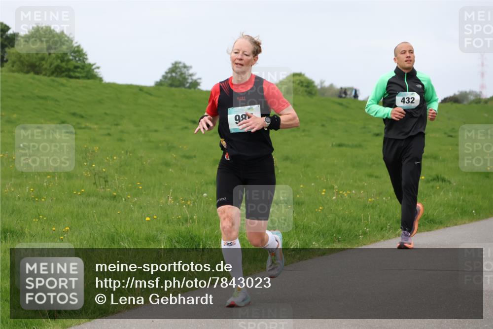 04.05.2025 - 8. Wedeler Halbmarathon Lena Gebhardt http://msf.ph/oto/7843023 04.05.2025 11:46:44 Laufen  meine-sportfotos.de