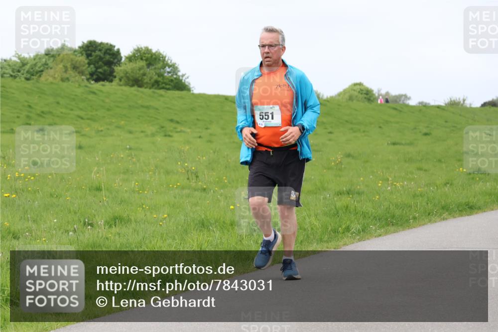 04.05.2025 - 8. Wedeler Halbmarathon Lena Gebhardt http://msf.ph/oto/7843031 04.05.2025 11:48:19 Laufen  meine-sportfotos.de