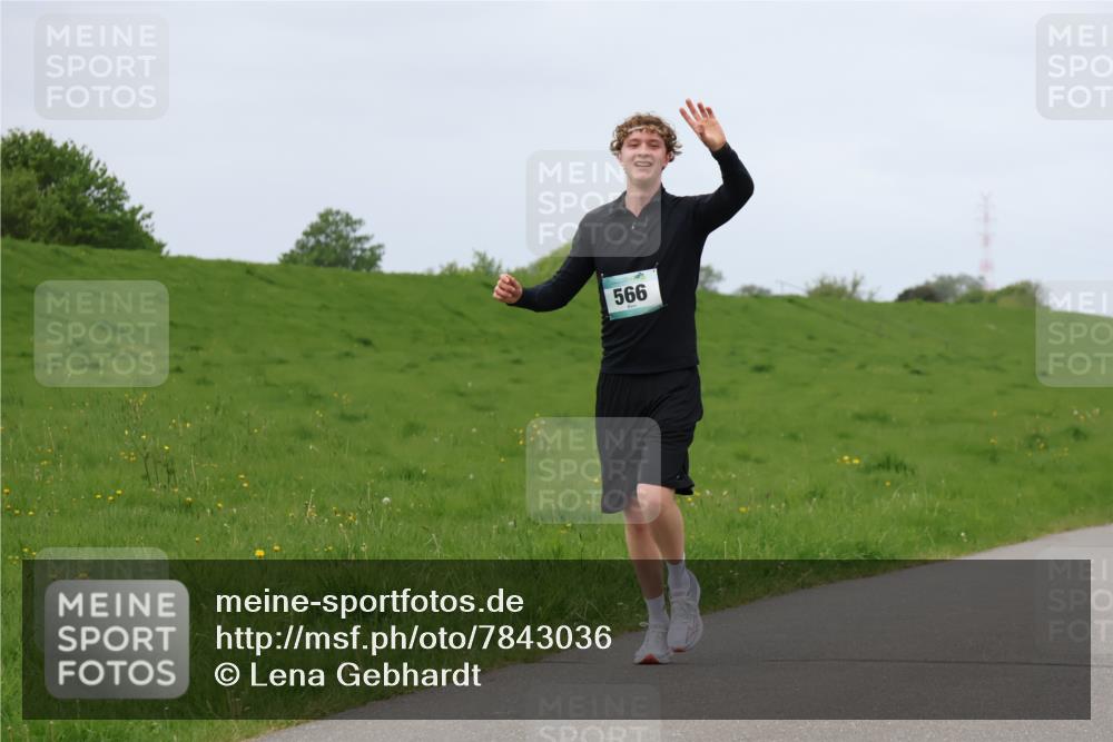 04.05.2025 - 8. Wedeler Halbmarathon Lena Gebhardt http://msf.ph/oto/7843036 04.05.2025 11:48:28 Laufen  meine-sportfotos.de