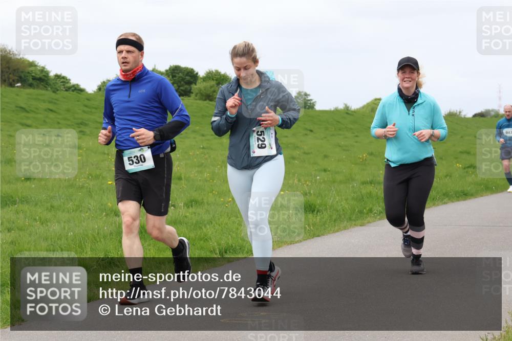 04.05.2025 - 8. Wedeler Halbmarathon Lena Gebhardt http://msf.ph/oto/7843044 04.05.2025 11:48:43 Laufen  meine-sportfotos.de