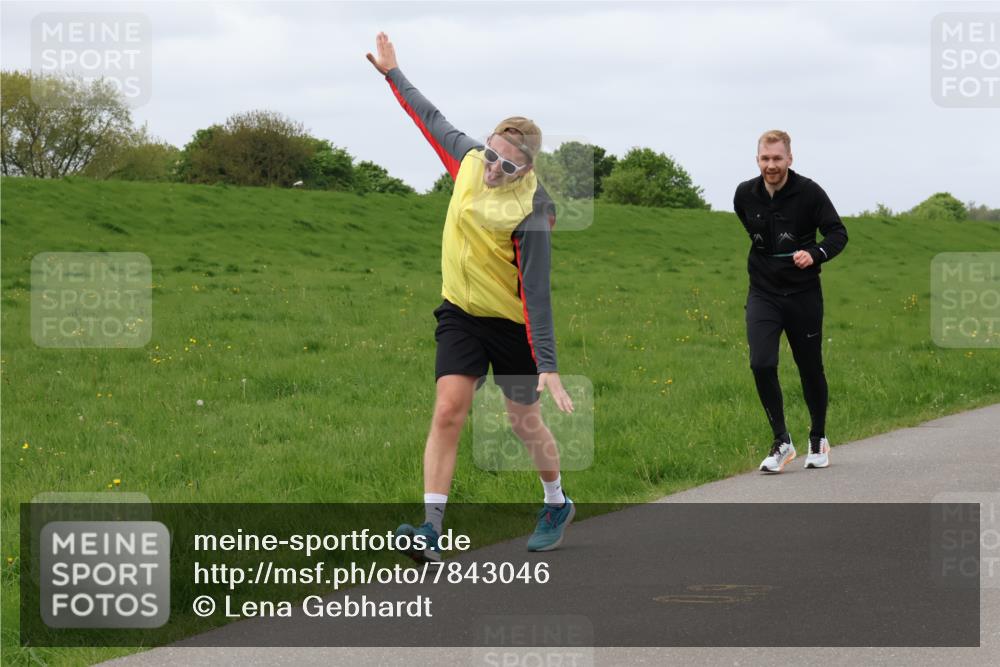 04.05.2025 - 8. Wedeler Halbmarathon Lena Gebhardt http://msf.ph/oto/7843046 04.05.2025 11:49:20 Laufen  meine-sportfotos.de
