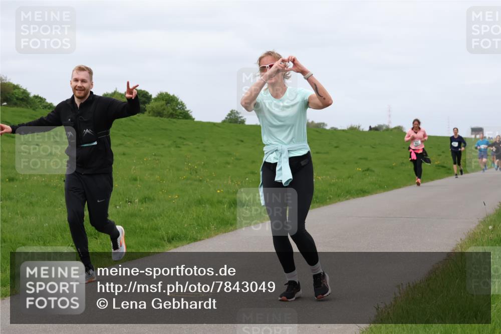 04.05.2025 - 8. Wedeler Halbmarathon Lena Gebhardt http://msf.ph/oto/7843049 04.05.2025 11:49:22 Laufen  meine-sportfotos.de