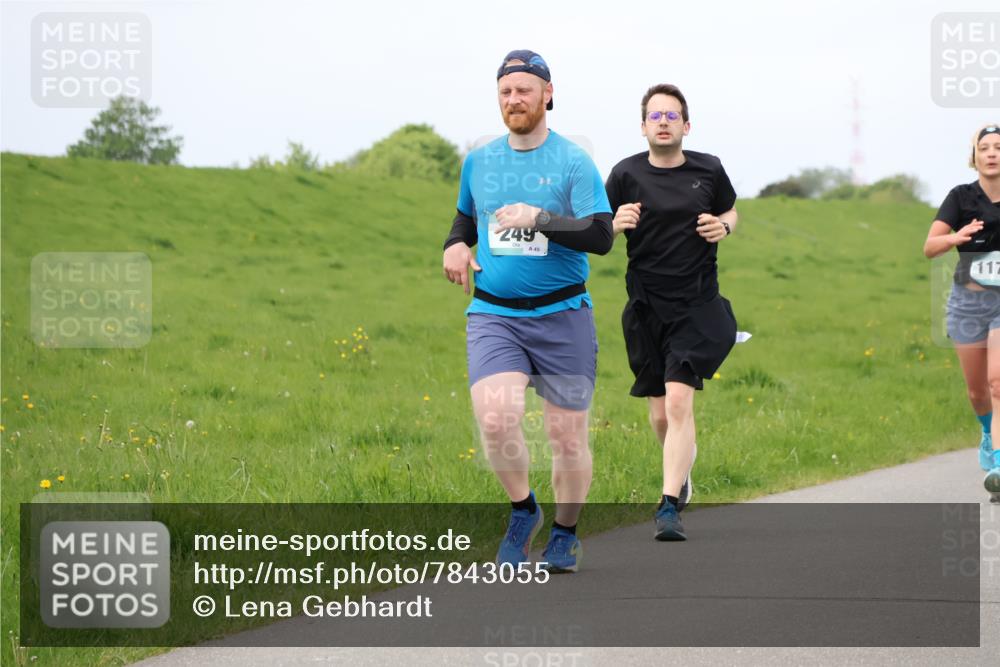 04.05.2025 - 8. Wedeler Halbmarathon Lena Gebhardt http://msf.ph/oto/7843055 04.05.2025 11:49:35 Laufen  meine-sportfotos.de