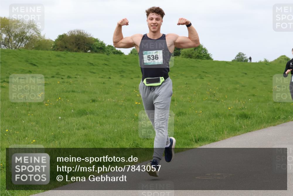 04.05.2025 - 8. Wedeler Halbmarathon Lena Gebhardt http://msf.ph/oto/7843057 04.05.2025 11:49:45 Laufen  meine-sportfotos.de