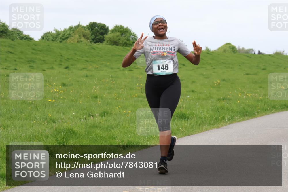 04.05.2025 - 8. Wedeler Halbmarathon Lena Gebhardt http://msf.ph/oto/7843081 04.05.2025 11:52:20 Laufen  meine-sportfotos.de