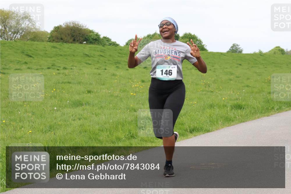 04.05.2025 - 8. Wedeler Halbmarathon Lena Gebhardt http://msf.ph/oto/7843084 04.05.2025 11:52:21 Laufen  meine-sportfotos.de