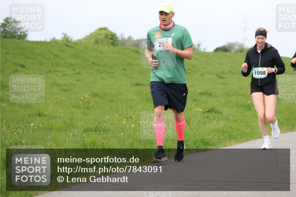 04.05.2025 - 8. Wedeler Halbmarathon Lena Gebhardt http://msf.ph/oto/7843091 04.05.2025 11:53:08 Laufen  meine-sportfotos.de